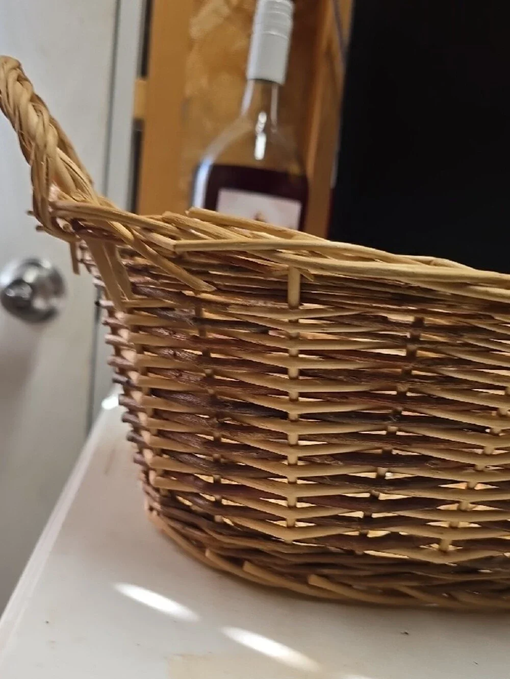 Vtg.Woven Rattan Serving Basket in Natural Brown - (226)